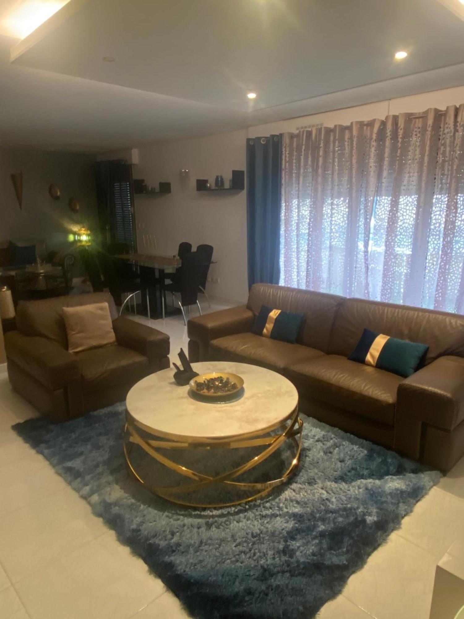 Familial 140 M2 13 Appartement *