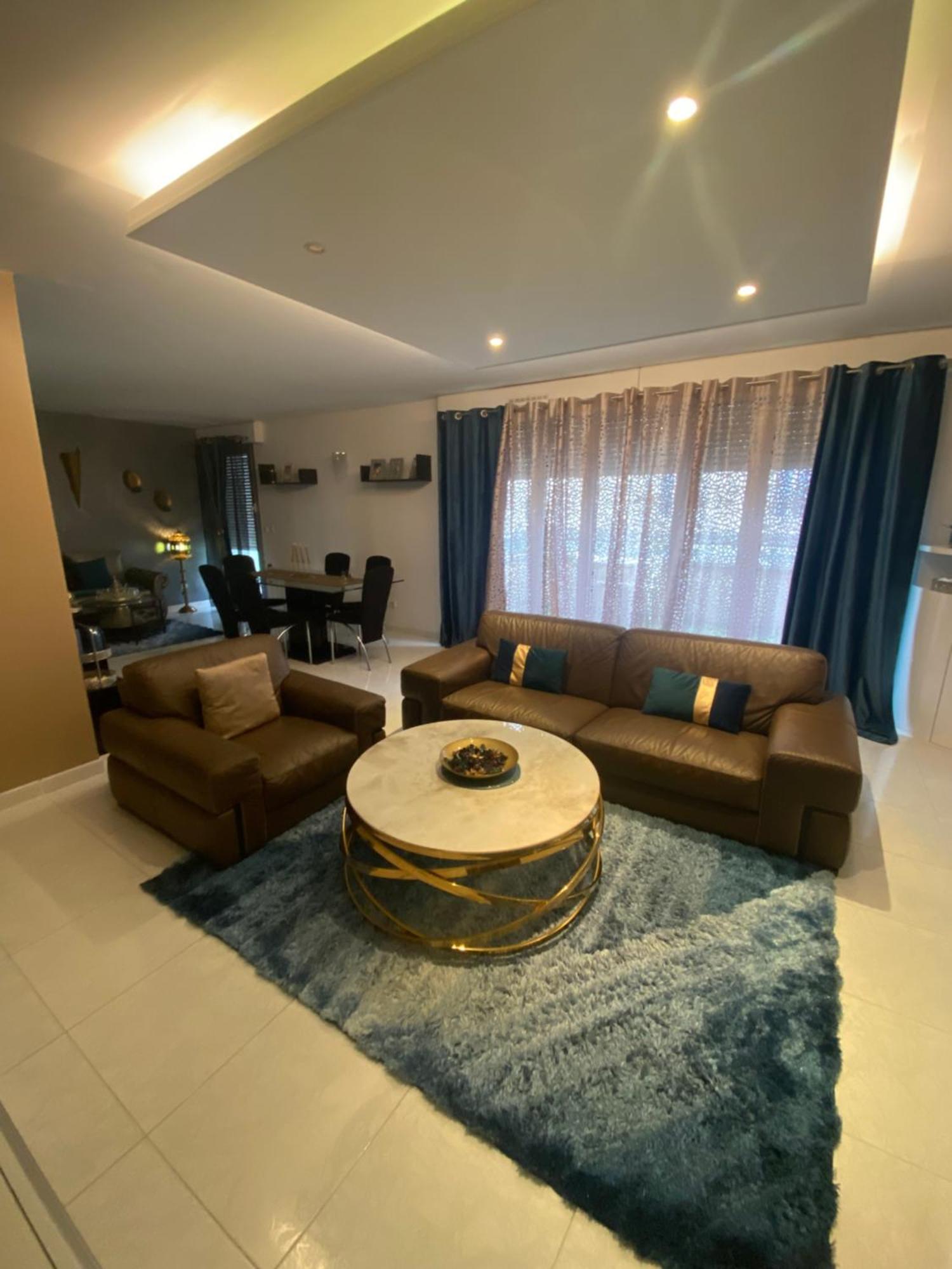 Familial 140 M2 13 *